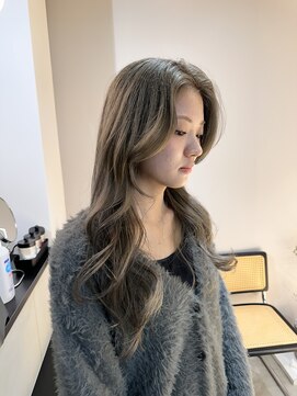 アッシュグレージュ