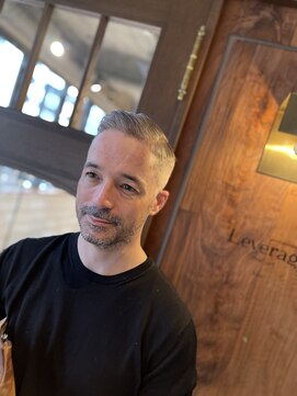 リバレッジ 広尾(Leverage) 海外大人七三分けメンズヘア