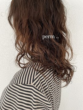 グラムヘアデザイン(g. hair design) 《　ゆるっとふわふわにナチュラルロングパーマ  》