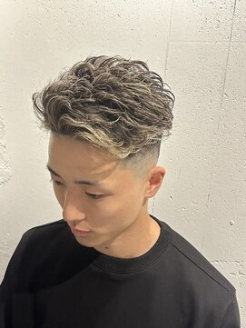 リベラル 天神(LIBERAL) ハイライトパーマ