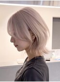 ハイトーン/ホワイトブロンド/ミディアムヘア/レイヤーカット