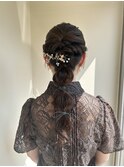 編み込みローポニーヘアアレンジ