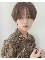 好感度抜群！前髪長めの小顔ショート×オリーブグレージュ