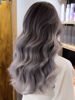 キラ 原宿(KILLA)&nbsp;ドレスヘアショコラアッシュヘルシースタイルふんわりカール前髪