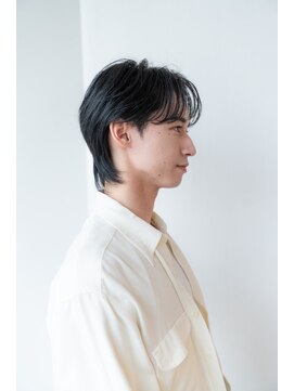 イオ 本厚木(io) 波巻きパーマセンターパート束感アッシュブラックコンマヘア