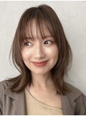 顔周りレイヤーカットくびれヘアミルクティーベージュカラー
