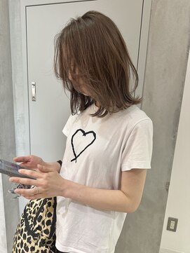 ヨーク(YOKE) YOKE 大人ボブレイヤーボブ切りっぱなしボブアッシュベージュ