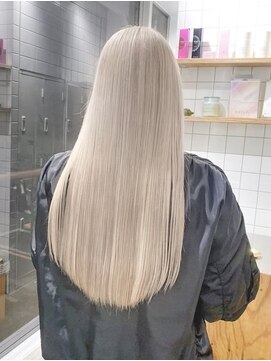 リラ バイ ミラ 新宿(LILA by MILA) ブリーチダブルカラー/ハイトーンストレートこなれミディ/新宿