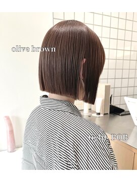 ホロ(hollo) 切りっぱなし_オリーブグレージュ_タッセルボブ_ミニボブ