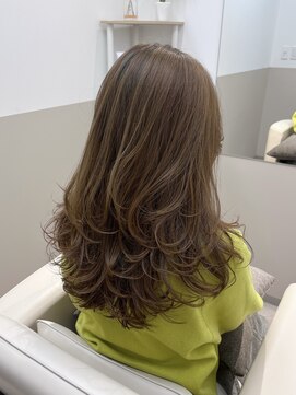 ソエル(Soell) オリーブベージュ レイヤーカット 髪質改善 ミルクティー