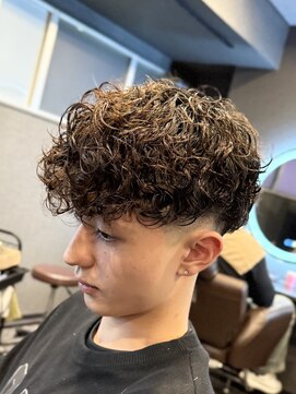 ワールドシップモトマチ(WORLD SHIP MOTOMACHI) 茶髪スペインカール