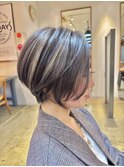 大人可愛いハイライトくびれショート