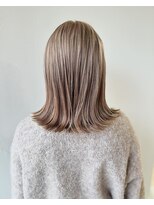 アンティエバイプレッティ(Amitie by pretty)&nbsp;【透明感×垢抜け】ミルクティーベージュの外ハネくびれロブ