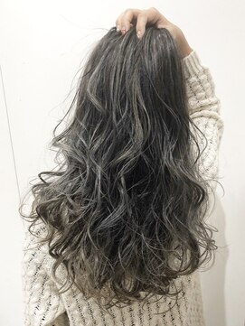 ディーナ(D'na) 『D'na』グレーバレイヤージュロング　清水