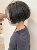 黒髪刈り上げハンサムショートセンターパート前髪なし