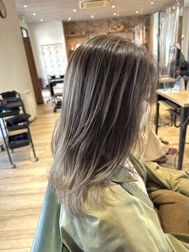 サラ(sarah) グレージュバレイヤージュ