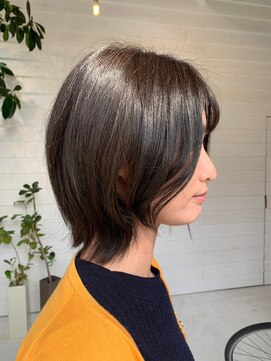 ラコスタ(LaCosTa) 顔回りカットショートサラツヤ髪シースルー前髪ハッシュカット