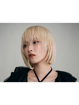 《ボブ》×《ハイトーン》のデザインで、髪に軽さを与え、自宅でも簡単に動きの出しやすいヘアデザインに＊