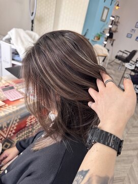 ウル(ulu) ミディアムレイヤー ホワイトハイライト