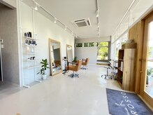 ロッソ(ROSSO)の雰囲気(他店とは違うすっきりとした気持ちのいい店内♪)