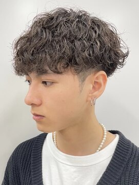 フィフス トウキョウ (fifth TOKYO) ツイストスパイラルパーマ波巻きスパイラル刈り上げマッシュ