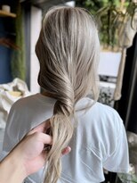 リノショアーズ 日本大通り店(RINOSHORES)&nbsp;トリプルカラーケアブリーチホワイトグレージュロングレイヤー