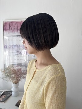 ニュイ(NUIT) 透明感グレージュ×ぱつっとボブ