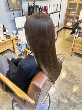 スアバイキキ(SuA by kiki.) ミディアムレイヤー/ハッシュカット/ワインレッド[千葉]