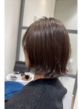 ガレリア エレガンテ 春日井店(GALLARIA Elegante) 切りっぱなしボブ/透明感