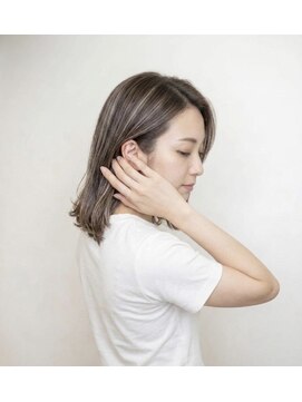 アッシュ 川崎店(Ash) 切りっぱなしボブ ハイライト グレージュ