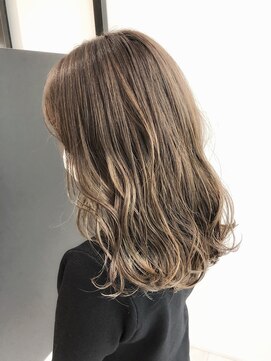 エミュスト(Emuest) ナチュラルバレイヤージュ☆フォギーベージュ