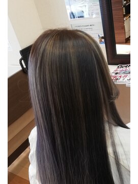 美容室 バル クリエ ロングの縮毛矯正