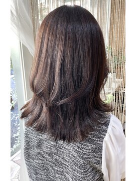 ヘアー リーフ(Hair Leaf) スモーキーレイヤースタイル