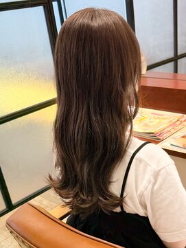 マーリャヘアー(mallia hair) やわらかい質感のウェーブ×艶カラー