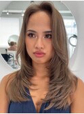 ハイライトカラーミルクティーベージュレイヤーカット