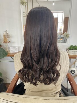 ヘアーアンドメイクアップモパ 艶髪ロングヘア
