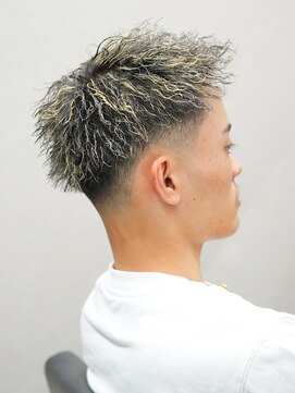 スラッシュ(SLASH) メンズパーマ/ホワイトハイライト/短髪/フェード/ツイスト/姫路