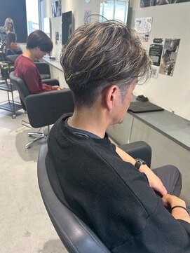 メンズサロン キング 枚方店(Men’s salon K!ng) フェザーショートアップバングセンターパートメンズハイライト