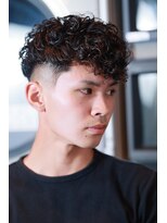 チルチェア 横浜(CHILL CHAIR)&nbsp;スペインカール×フェード <横浜駅/バーバー/床屋/理容室/横浜>