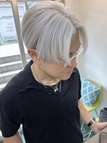 ヴェルデ(Verde) ☆メンズホワイトカラー×センターパートスタイル
