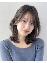 リア(Li'a by neolive)&nbsp;くびれミディ × シースルーバング