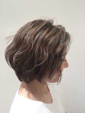 リー 心斎橋 (Lee) 【Lee Shinsaibashi】リラクシーゆるふわボブ