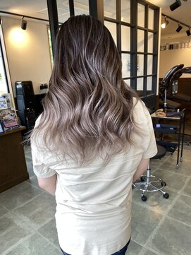 ティミー(Timmy) バレイヤージュ