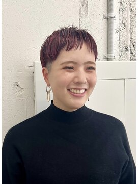 ユイツ 刈り上げベリーショート×ピンクカラー