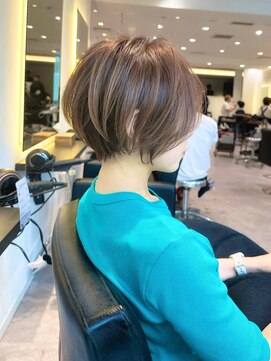 バンプ ギンザ(BUMP GINZA) 30代、40代/丸みくびれショートボブ×ハイライト/大宮