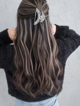 マリアナ(Mariana) ハイライトショートヘアレイヤーカットダブルカラー