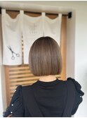 ベージュ×ボブ