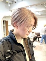 マニア(mania.)&nbsp;ミルうティーカラーくすみベージュダブルカラーハンサムショート