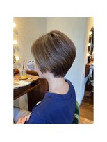 エルサフィロ キタハマ(el zafiro kitahama)&nbsp;20×30×40代×似合わせカット×ショート×ハイライトカラー