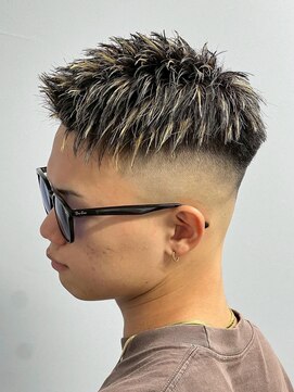 メッツ 原宿(METS) MEN'S/アップバングショート×ハイライト×フェード/短髪